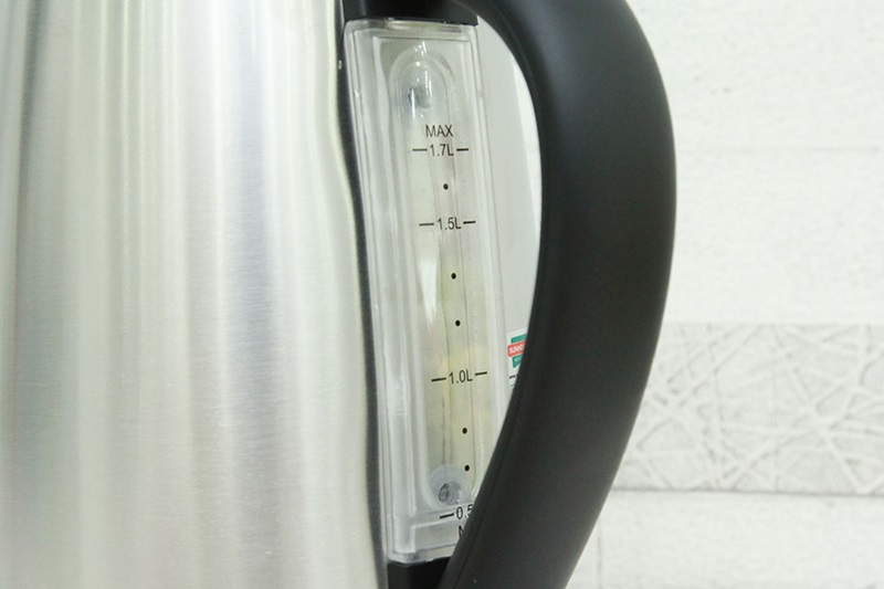 Tay cầm chịu nhiệt, tính năng tự động ngắt điện đảm bảo an toàn khi sử dụng