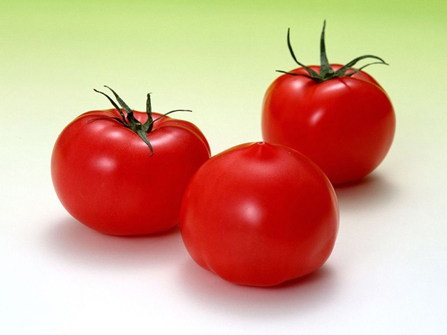 Cà chua có chứa ethylene làm cà rốt bị đắng, dưa chuột bị vàng…