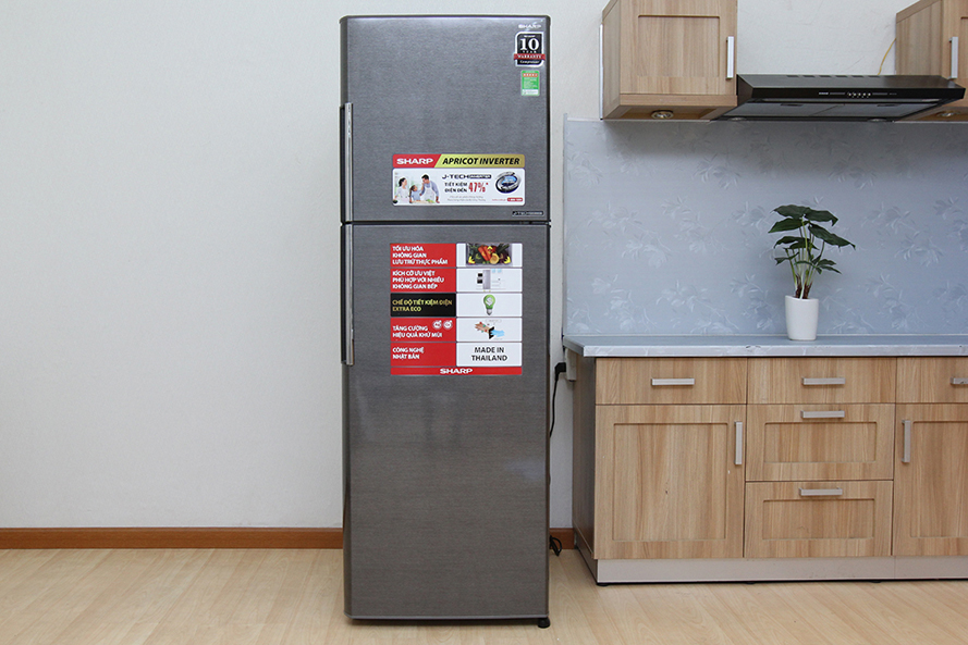 Thiết kế sang trọng, phù hợp với không gian hiện đại với tủ lạnh Sharp SJ-X316E-DS