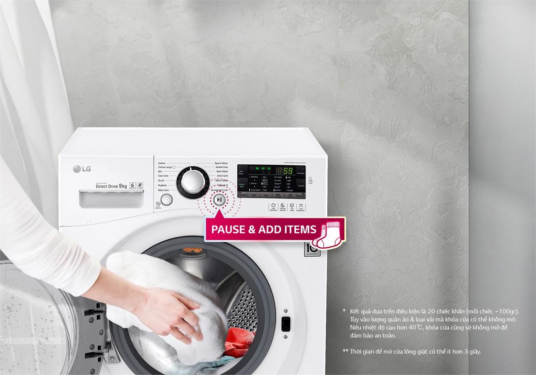 Thoải mái thêm đồ lúc đang giặt của máy giặt Inverter LG FC1408D4W