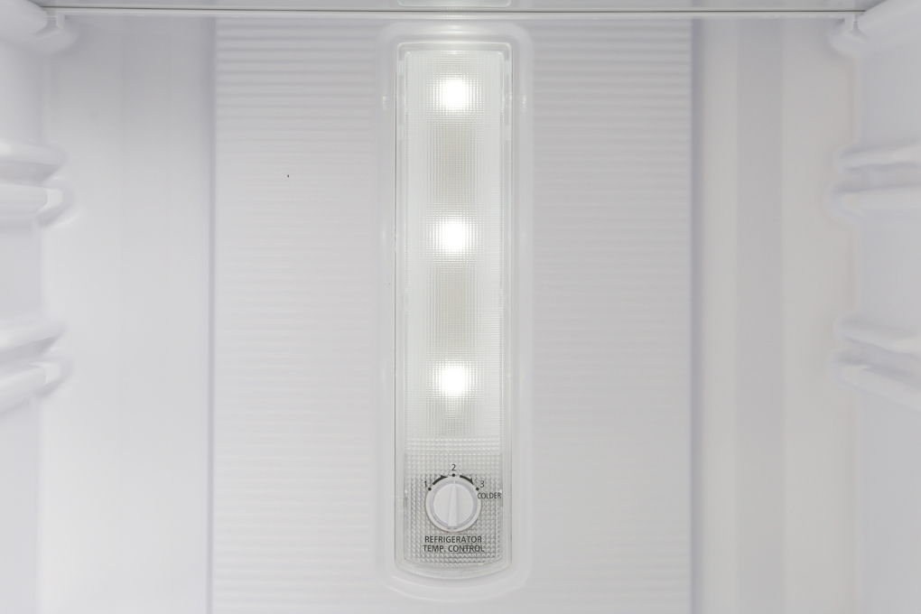 Nội thất sáng nét với đèn LED của Tủ lạnh NR-BL348PSVN 303 lít 