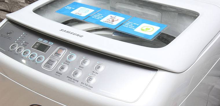 Nắp máy giặt được thiết kế bằng kính trong suốt, giúp người dùng dễ quan sát khi máy vận hành