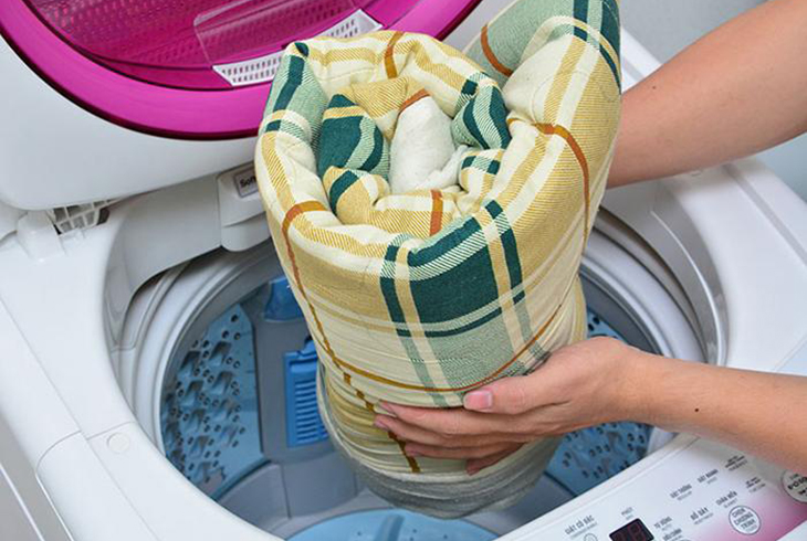 Nhờ chế độ xả tràn trên máy giặt mà các vết bẩn, cặn xà phòng được đánh bay trả lại vẻ tinh tươm, sạch sẽ cho quần áo