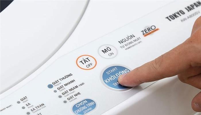 Khởi động máy giặt cần chú ý đến mực nước là thói quen khi sử dụng máy giặt nên tránh 